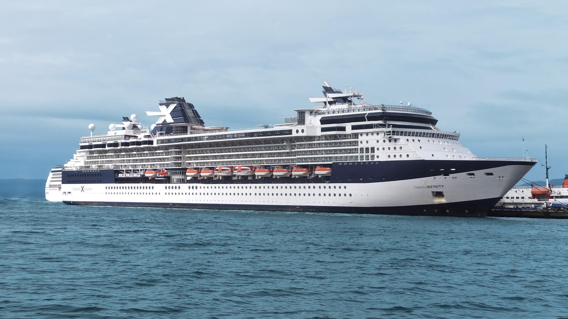  “Celebrity Apex”, da Celebrity Cruises, pronto para navegar  pelos mares do mundo