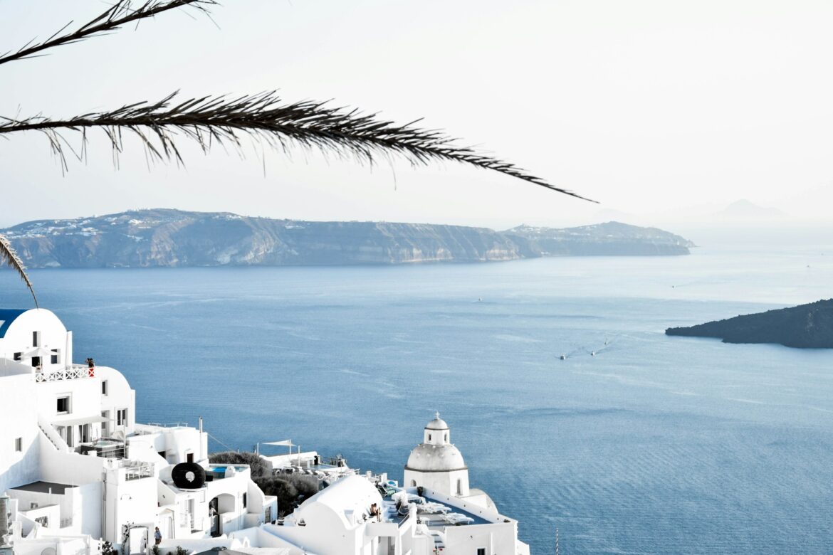 artiom-vallat-rFxk_Ea9PME-unsplash MSC LIRICA ISLAS GRIEGAS
